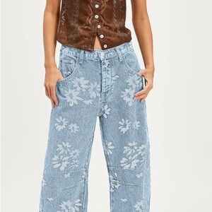 #1067 Light Blue Floral Wide-Leg Barrel Jeans - Women